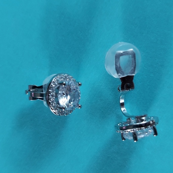 Clip-On Earrings - Picture 3 of 4